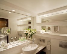 Amathus Beach Hotel Superior Room Bathroom