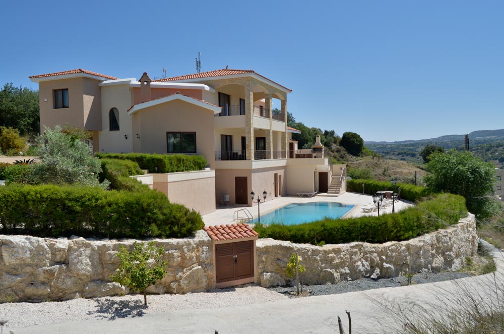 Villa with plot